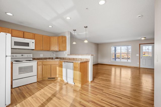 2880 Clover Ridge Drive, Chaska, MN 55318