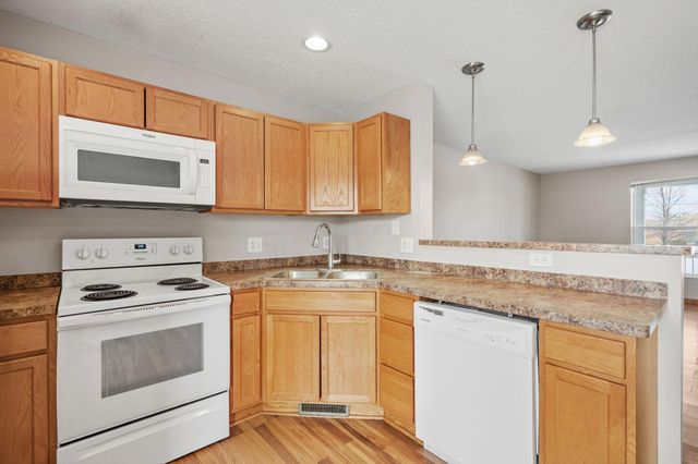 2880 Clover Ridge Drive, Chaska, MN 55318