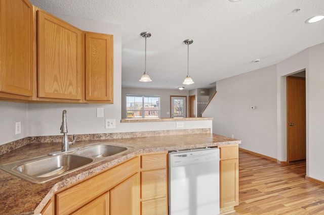 2880 Clover Ridge Drive, Chaska, MN 55318