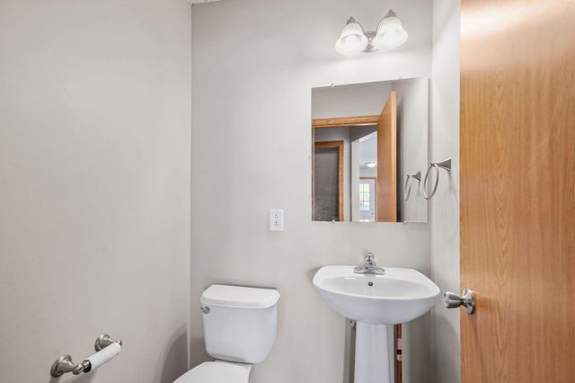 2880 Clover Ridge Drive, Chaska, MN 55318