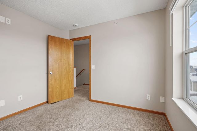 2880 Clover Ridge Drive, Chaska, MN 55318