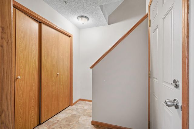 2880 Clover Ridge Drive, Chaska, MN 55318