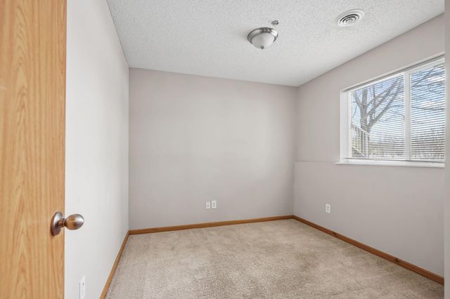 2880 Clover Ridge Drive, Chaska, MN 55318