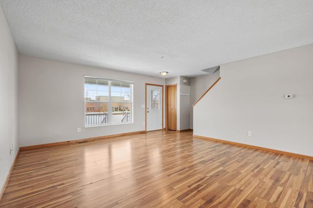 2880 Clover Ridge Drive, Chaska, MN 55318