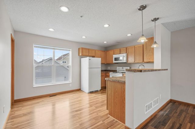 2880 Clover Ridge Drive, Chaska, MN 55318