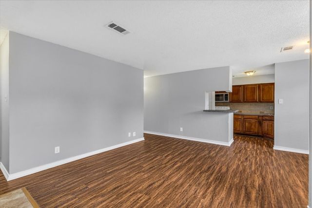 1908 Cloisters Drive 511, Arlington, TX 76011