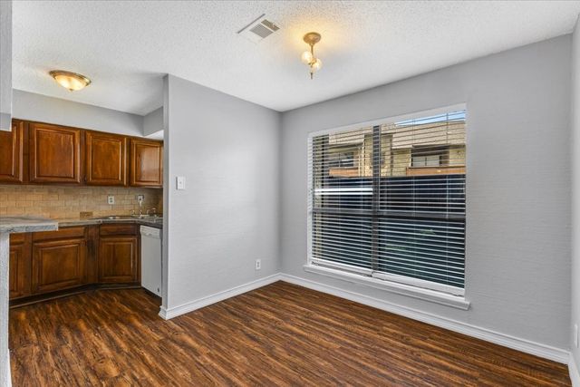 1908 Cloisters Drive 511, Arlington, TX 76011