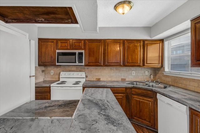 1908 Cloisters Drive 511, Arlington, TX 76011