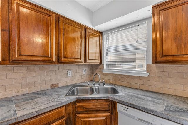 1908 Cloisters Drive 511, Arlington, TX 76011