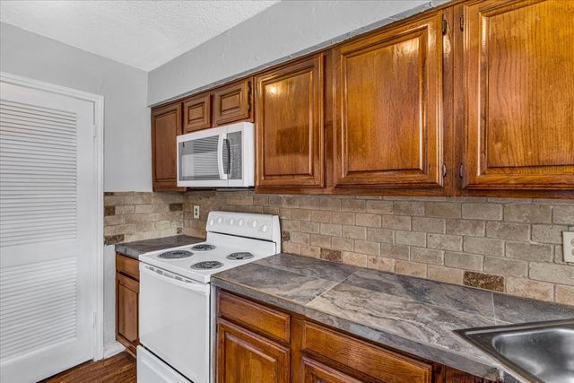 1908 Cloisters Drive 511, Arlington, TX 76011
