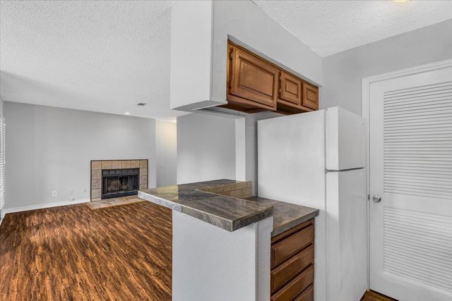 1908 Cloisters Drive 511, Arlington, TX 76011