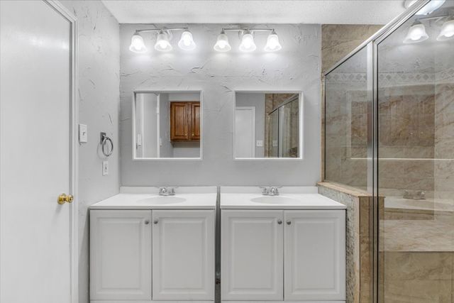 1908 Cloisters Drive 511, Arlington, TX 76011