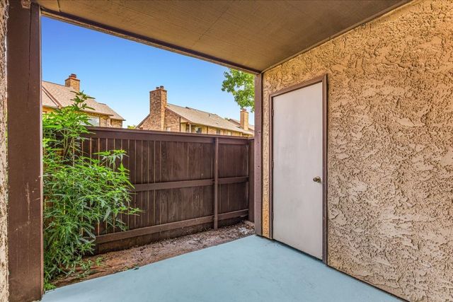 1908 Cloisters Drive 511, Arlington, TX 76011