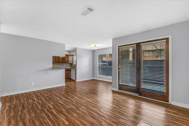1908 Cloisters Drive 511, Arlington, TX 76011