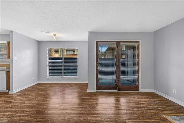 1908 Cloisters Drive 511, Arlington, TX 76011
