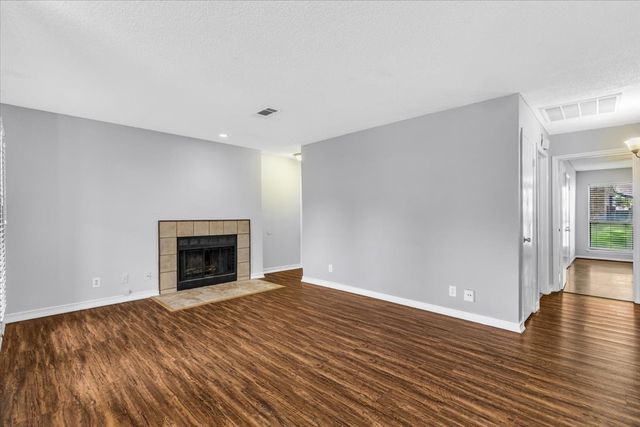 1908 Cloisters Drive 511, Arlington, TX 76011