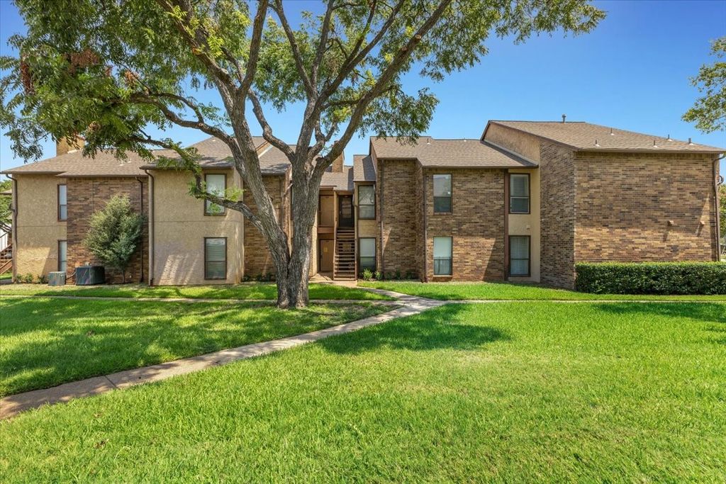 1908 Cloisters Drive 511, Arlington, TX 76011