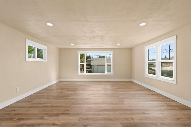 3918 N Maple St, Spokane, WA 99205