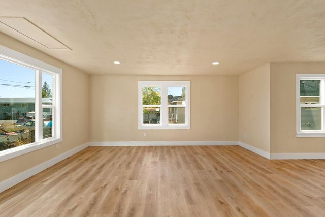 3918 N Maple St, Spokane, WA 99205