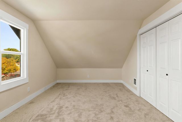 3918 N Maple St, Spokane, WA 99205