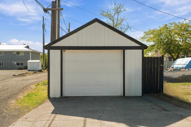3918 N Maple St, Spokane, WA 99205