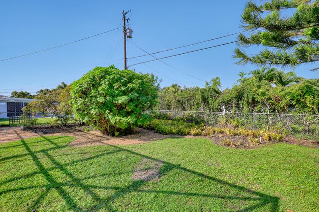 9715 Dahlia Avenue, Palm Beach Gardens, FL 33410