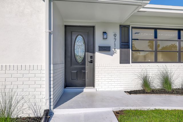 9715 Dahlia Avenue, Palm Beach Gardens, FL 33410