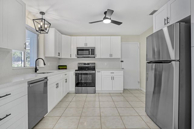 9715 Dahlia Avenue, Palm Beach Gardens, FL 33410