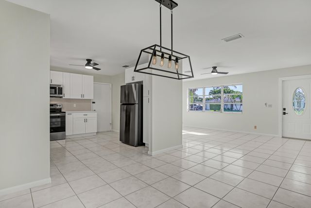 9715 Dahlia Avenue, Palm Beach Gardens, FL 33410