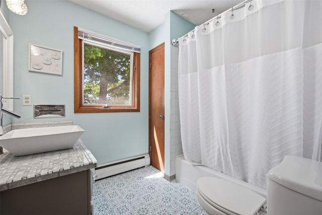 2765 1st Avenue, Marion, IA 52302