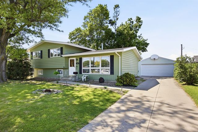2765 1st Avenue, Marion, IA 52302