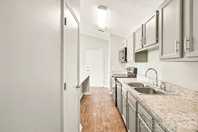 6165 Meadow Rose Lane, Charlotte, NC 28215