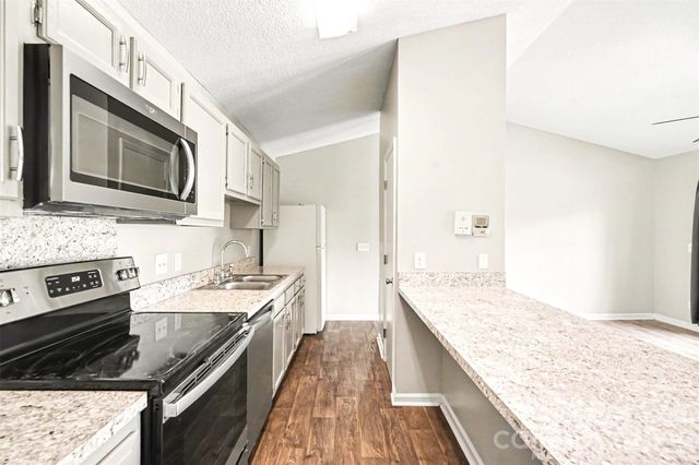 6165 Meadow Rose Lane, Charlotte, NC 28215