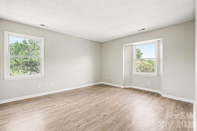 6165 Meadow Rose Lane, Charlotte, NC 28215