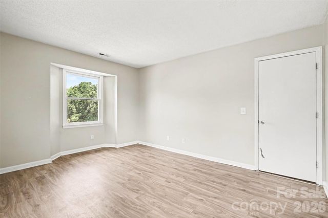 6165 Meadow Rose Lane, Charlotte, NC 28215