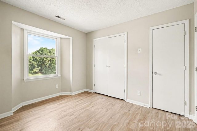 6165 Meadow Rose Lane, Charlotte, NC 28215