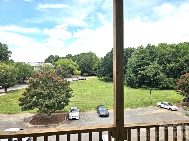 6165 Meadow Rose Lane, Charlotte, NC 28215