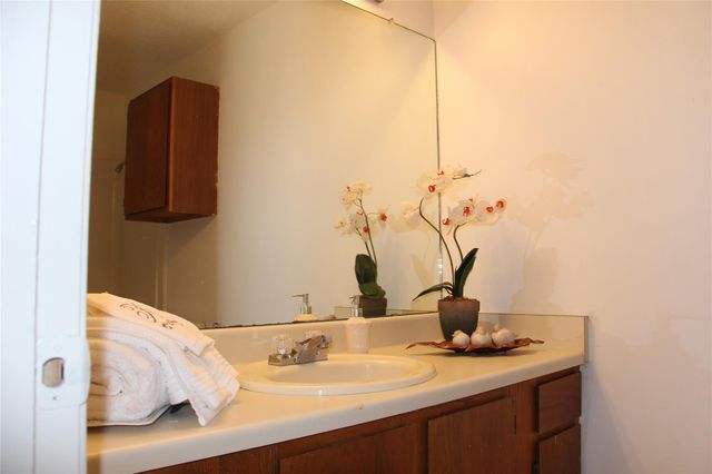 11611 Rustic Rock DR B, Austin, TX 78750