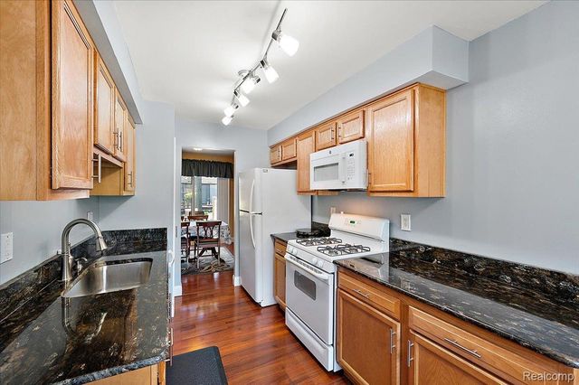 31609 Green Meadow Lane 139, Warren, MI 48093