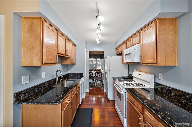 31609 Green Meadow Lane 139, Warren, MI 48093