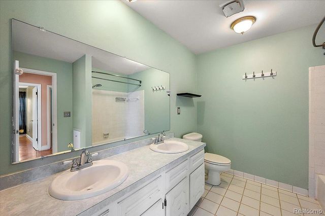 31609 Green Meadow Lane 139, Warren, MI 48093