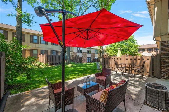 31609 Green Meadow Lane 139, Warren, MI 48093