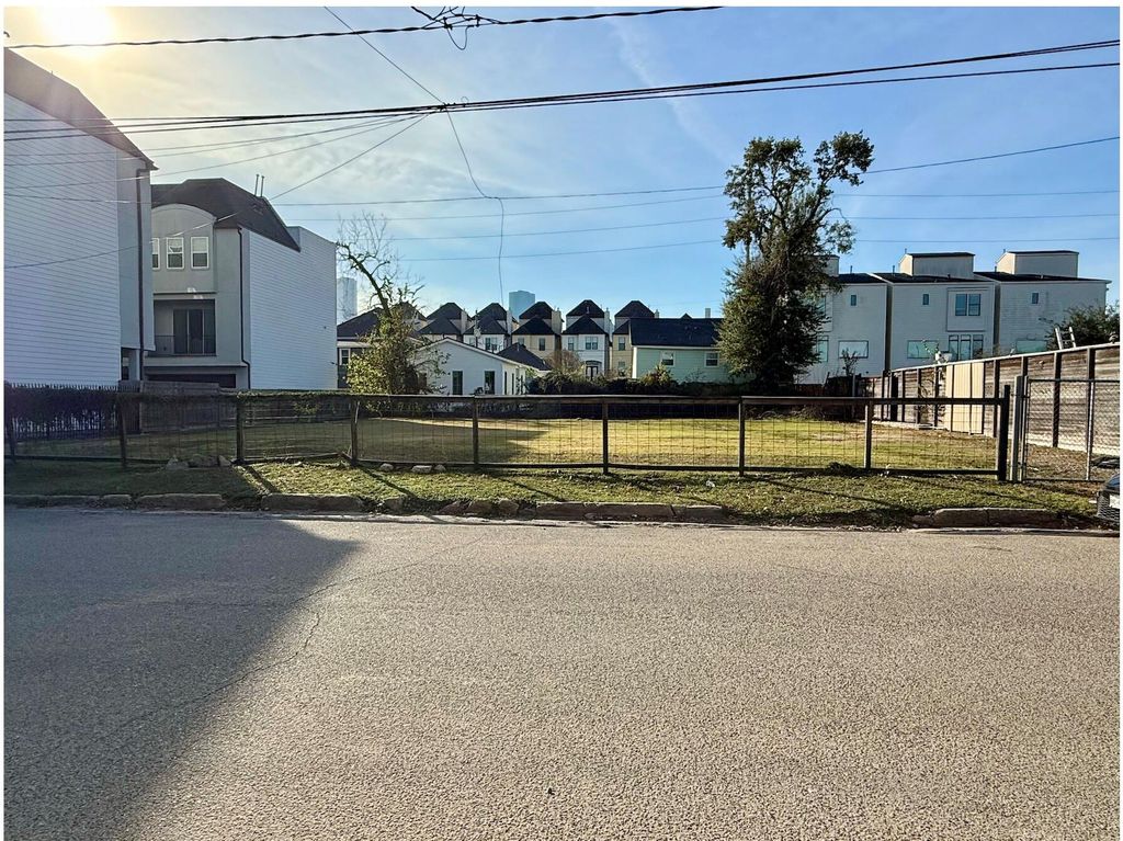 1920 Houston Avenue, Houston, TX 77007