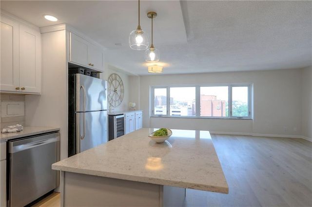 4545 Wornall Road 1009, Kansas City, MO 64111