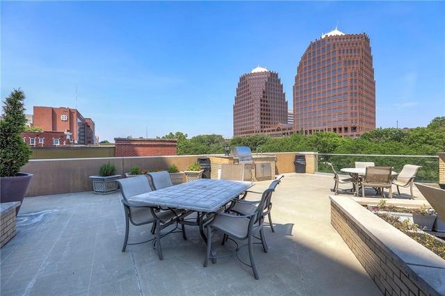 4545 Wornall Road 1009, Kansas City, MO 64111