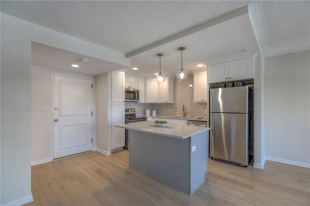 4545 Wornall Road 1009, Kansas City, MO 64111