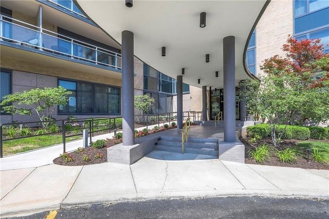4545 Wornall Road 1009, Kansas City, MO 64111