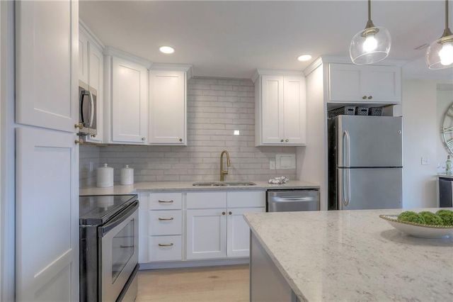 4545 Wornall Road 1009, Kansas City, MO 64111