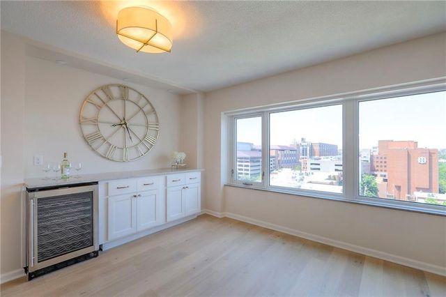 4545 Wornall Road 1009, Kansas City, MO 64111