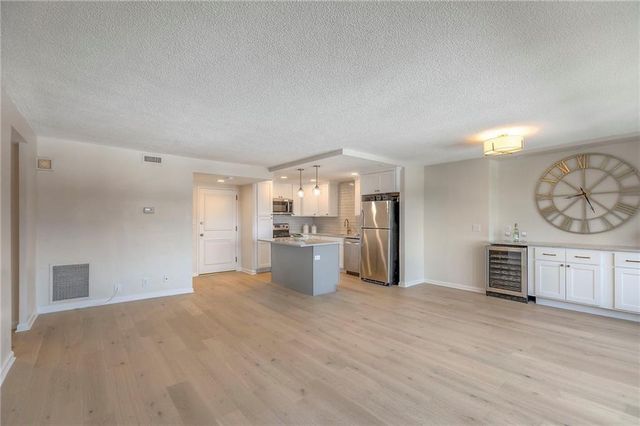 4545 Wornall Road 1009, Kansas City, MO 64111